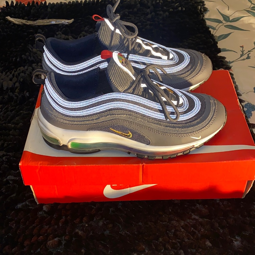 Sneakers